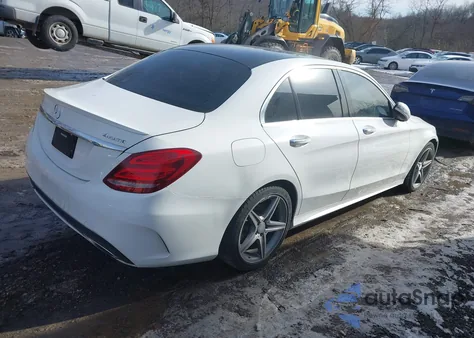 2016 Mercedes-Benz C 300 Sport 4Matic z USA, uszkodzony, nr VIN 55SWF4KB6GU113038